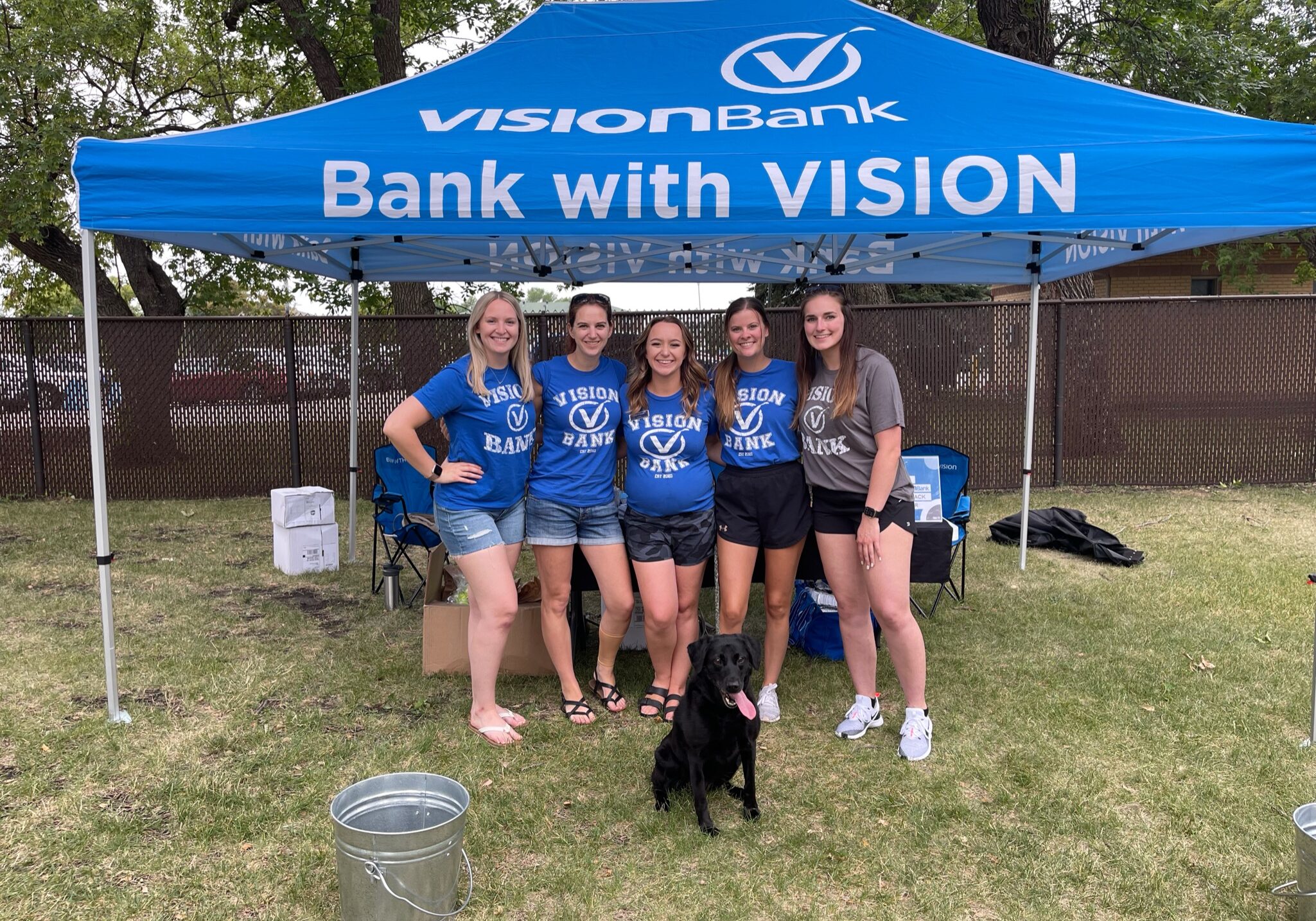 VISIONBank group picture at Homeward Animal Shelters Paws Walk