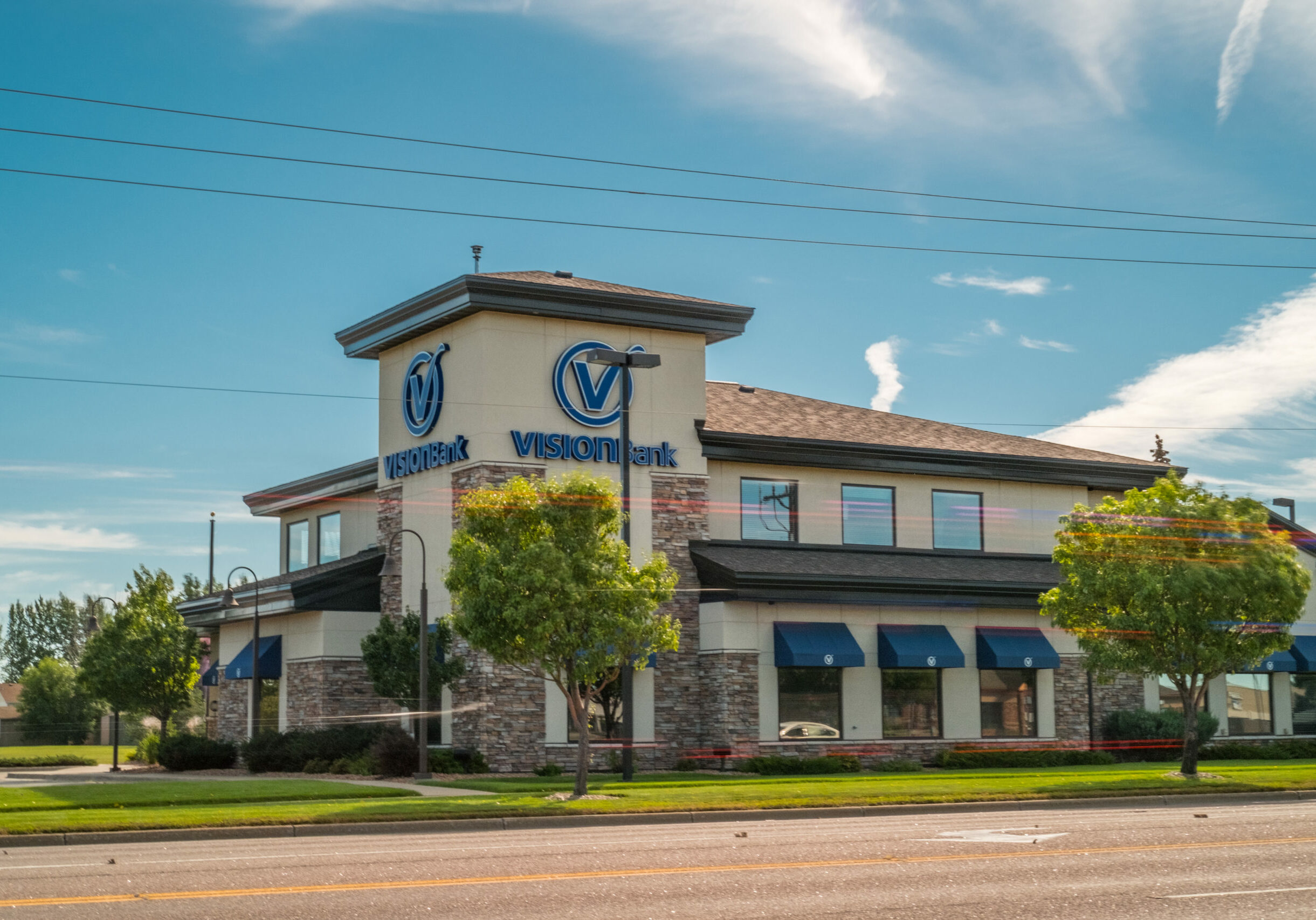 Exterior shot of VISIONBank's 23th street South location in Fargo.